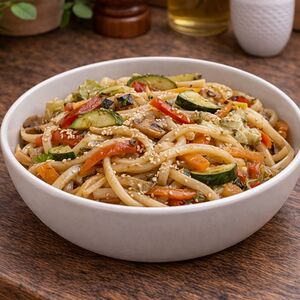 Удон с овощами и курицей