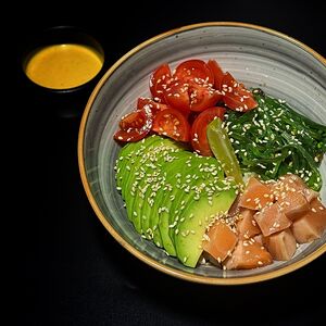 Поке-боул с лососем