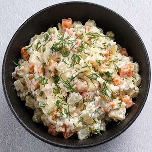 Салат «Двойной Запеченный цыпленок с ананасом»