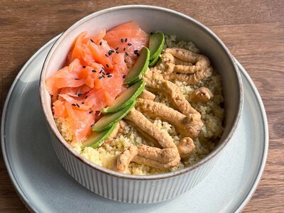 Кускус с форелью и хумусом 