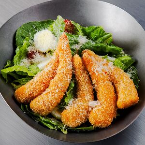 Цезарь с креветками катаифи