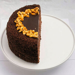 Торт-половинка Сникерс