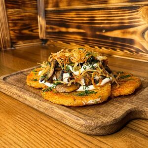 Драники с луком и грибами 