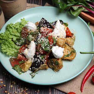 Салат с хрустящими баклажанами