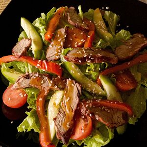 Салат Тайский с говядиной и печеным перцем
