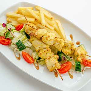 Шашлык куриный с картофелем фри