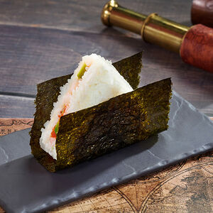 Онигири креветка-авокадо