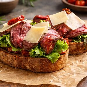 Брускетта с ростбифом