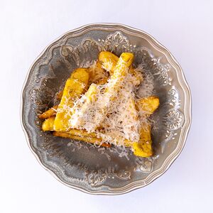 Картофель фри с пармезаном и трюфельным песто