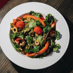 Բանջարեղենով և սալորաչրով աղցան