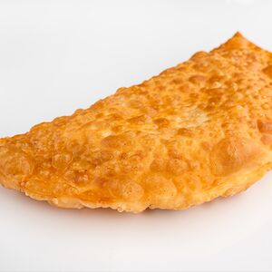 Чебурек с говядиной и копченым сыром