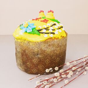 Кулич в глазури с цветами