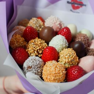 Букет из клубники в шоколаде «Микс» M