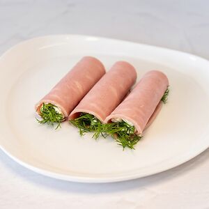 Рулетики ветчинные