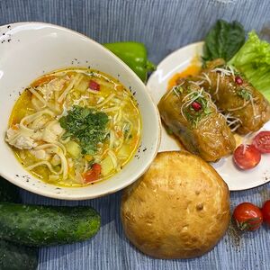 4. Суп куриный / Голубцы / Пампушка