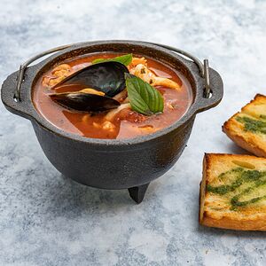 Томатный суп с морепродуктами