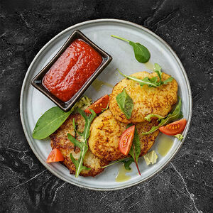 Постные драники с томатным соусом