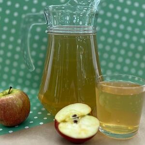 Компот из свежих яблок в бутылке