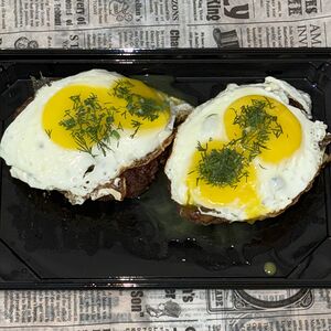 Бифштекс из говядины с яйцом от шефа