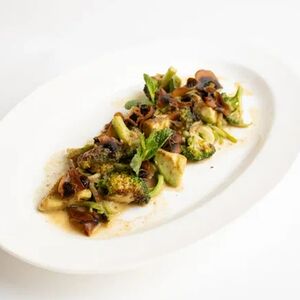 Спагетти из цукини в фисташковом соусе