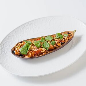 Баклажан печёный с соусом