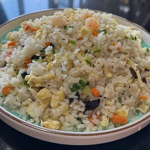 Жареный рис по-янчжоуски