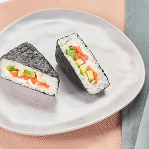 Онигири сливочный лосось