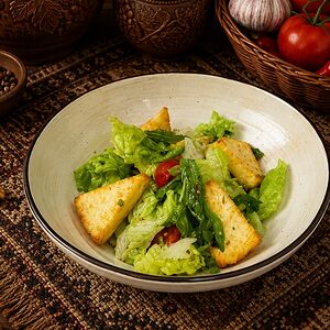 Салат с жареным адыгейским сыром