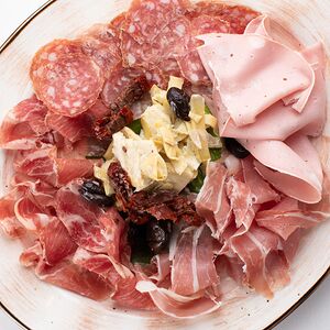 Итальянские мясные деликатесы