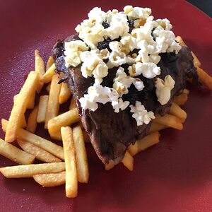 Свиные ребрышки с BBQ и картофелем фри