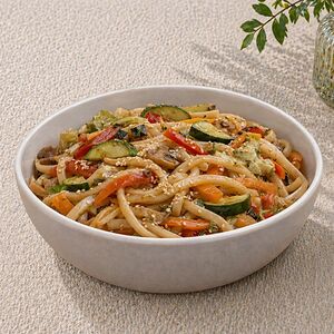 Удон с овощами и курицей