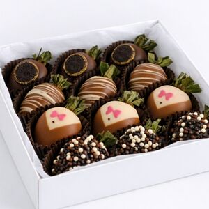 Набор клубники в шоколаде Трио, 12-16 ягод