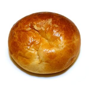 Бриошь с заварным кремом и яблоками