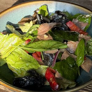 Салат с говяжим языком