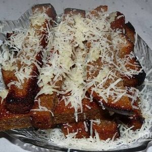 Гренки с чесноком и сыром 