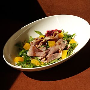 Салат с копченой уткой