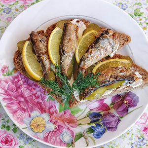 Бутерброды со шпротами