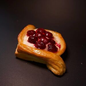 Даниш с вишней