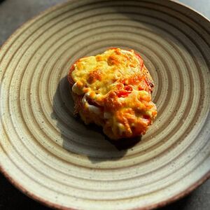 Куриное филе, запеченное с помидором
