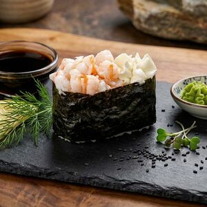 Гункан сырный с креветкой