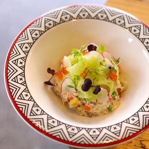 Свежий салат оливье с говяжьим языком