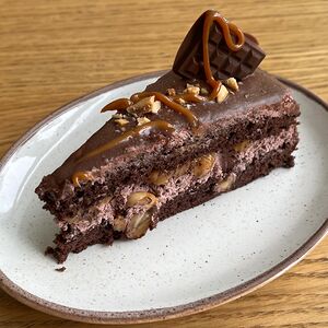 Торт сникерс