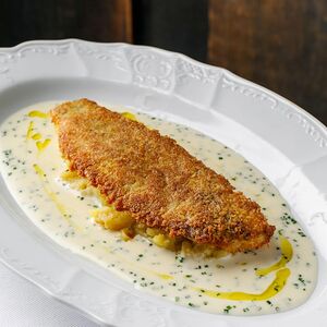 Сибас с печеным картофелем и соусом берблан