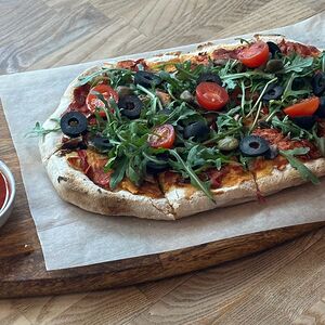 Пицца с хумусом и печеным перцем 