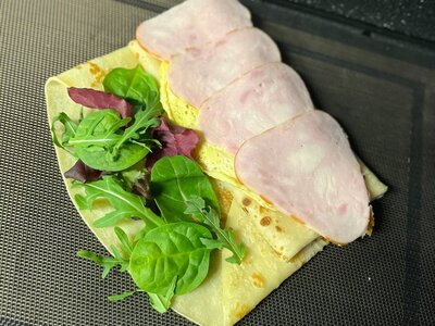 Блинчик с ветчиной и сыром
