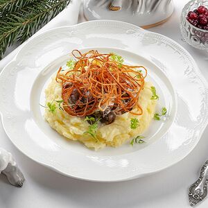 Строганов из оленины с картофельным пюре