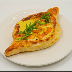 Лодочка с соусом чкмерули и креветками