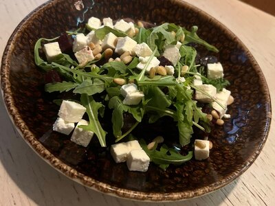 Салат со свеклой и сыром фета