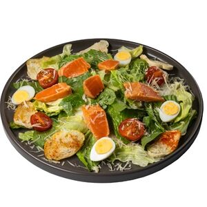 Цезарь с опаленным лососем татаки 