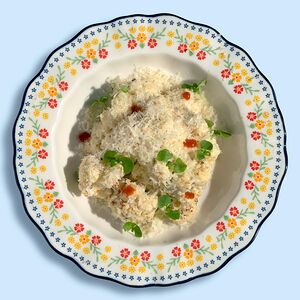 Цветная капуста с пармезаном и соусом цезарь